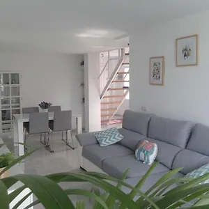 Gatu Elena, Dúplex En El Manantial Apartamento